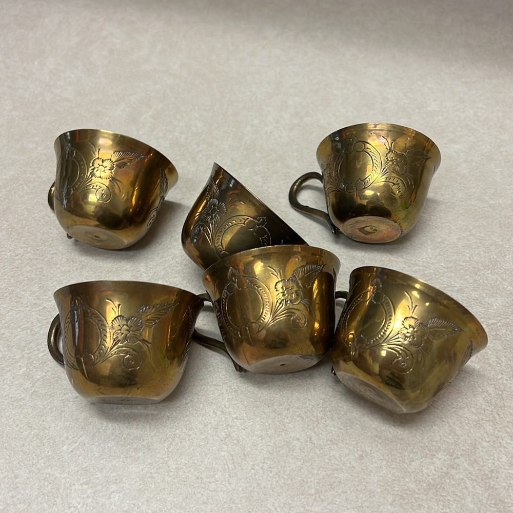 Vintage brass teapot and cups, Saudi Arabia - Picture 10 of 10